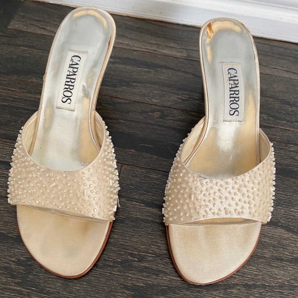 Low heeled sling backs / Caparros